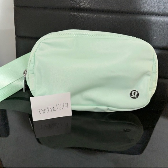 Lululemon Everywhere Belt Bag 1L- Mint Moment - Picture 3 of 10
